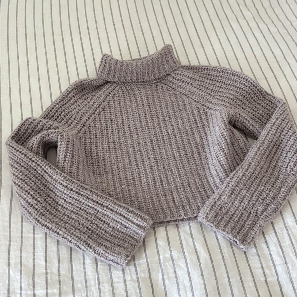 Light gray Abercrombie and fitch sweater